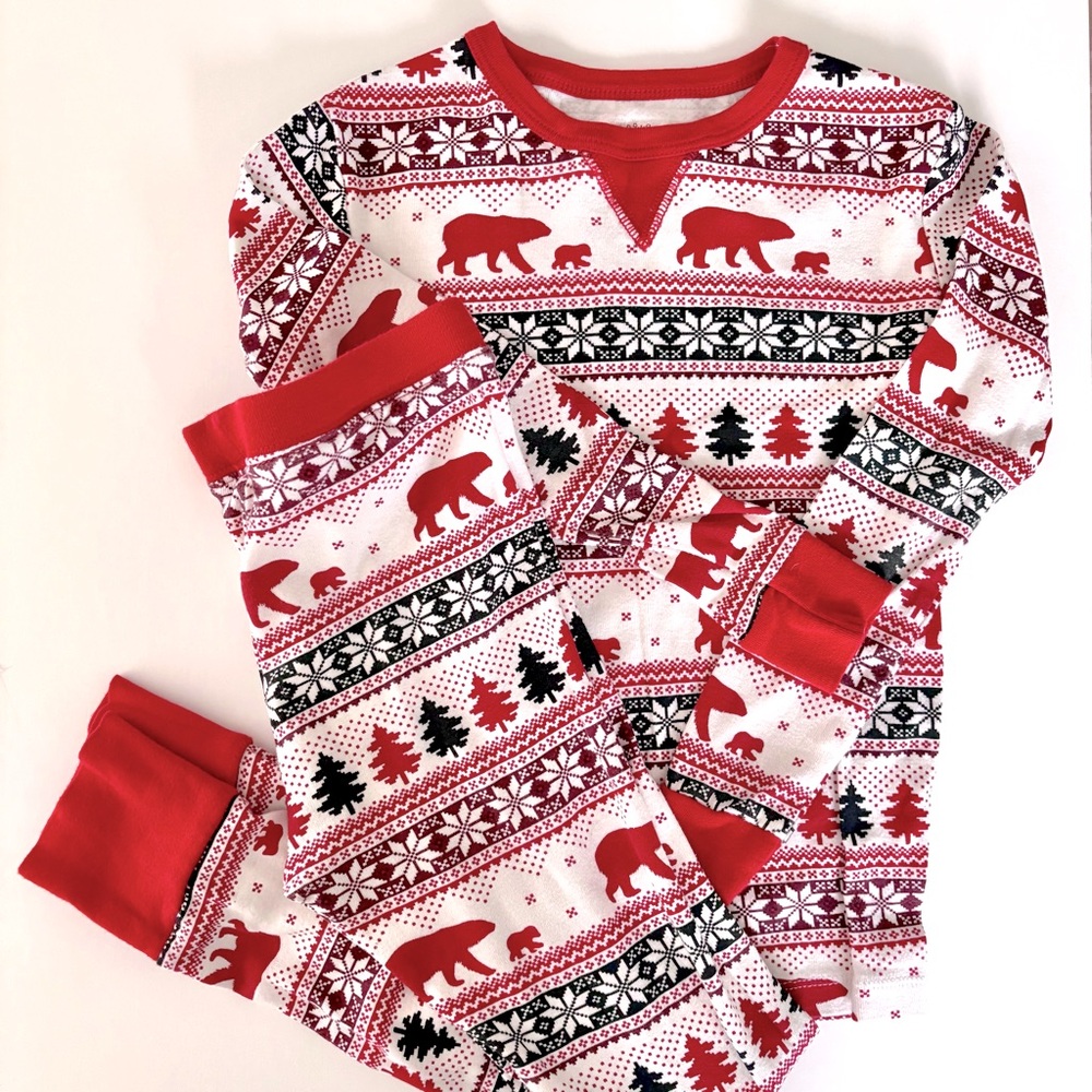 Christmas Pajamas - boys or girls holiday pajama set in excellent condition
